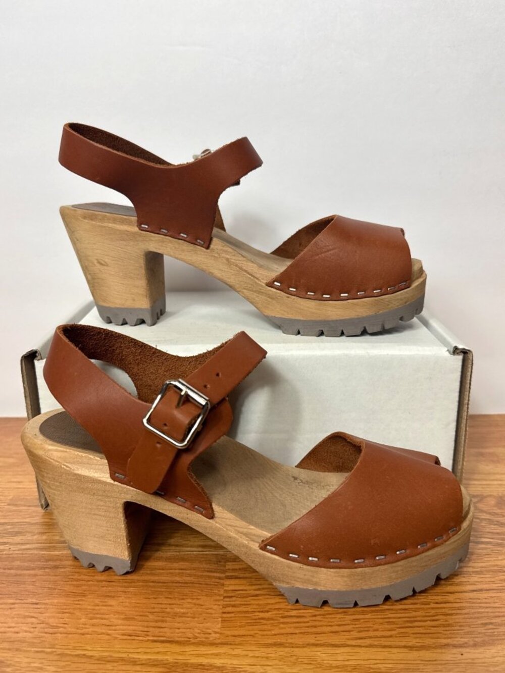 MIA Greta Clogs Womens 37 6.5-7 Brown Leather Swedish Wood Platform Sandals